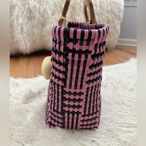 Woven beach Tote - Picture 2 of 5